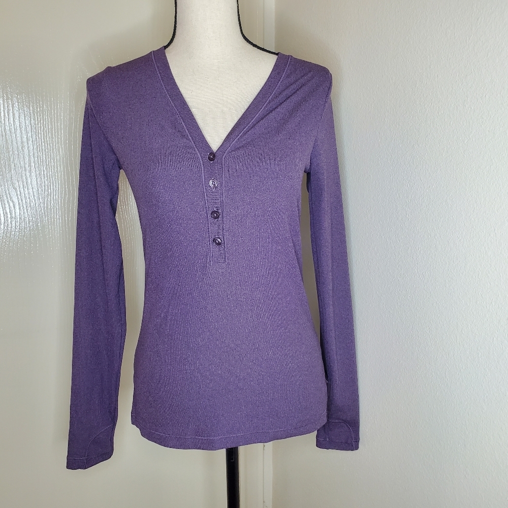 Athleta Top Womens SZ XS Purple Uptempo Ribbed Henley V Neck Long Sleeve‎ Button